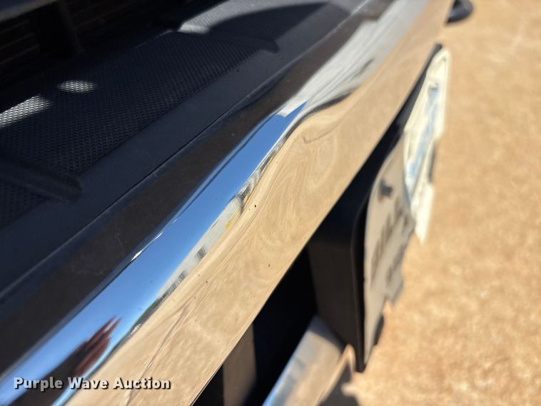 image for item FI0178 2019 Ford F350 Super Duty Crew Cab flatbed pickup truck