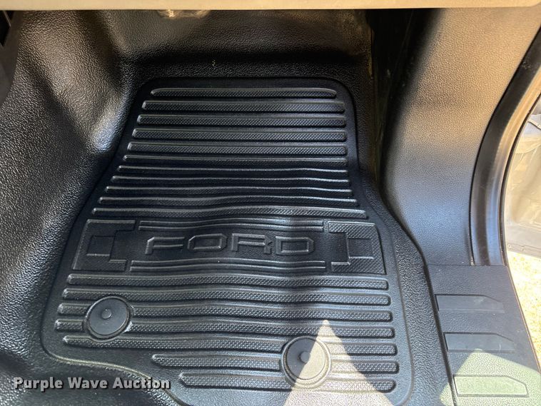 image for item FI0178 2019 Ford F350 Super Duty Crew Cab flatbed pickup truck
