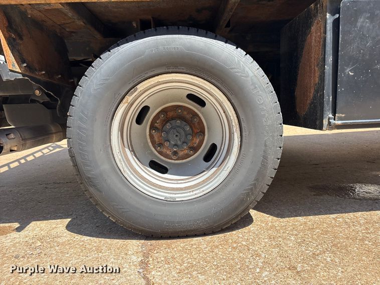 image for item FI0178 2019 Ford F350 Super Duty Crew Cab flatbed pickup truck