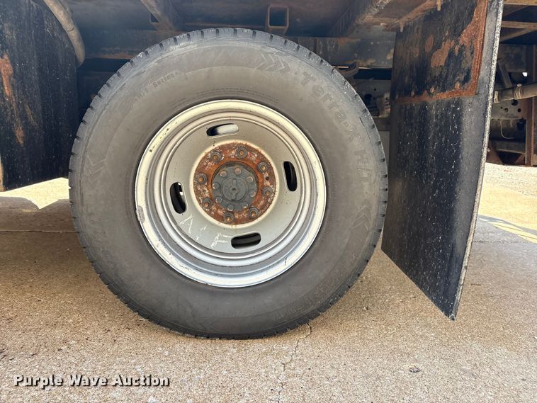 image for item FI0178 2019 Ford F350 Super Duty Crew Cab flatbed pickup truck