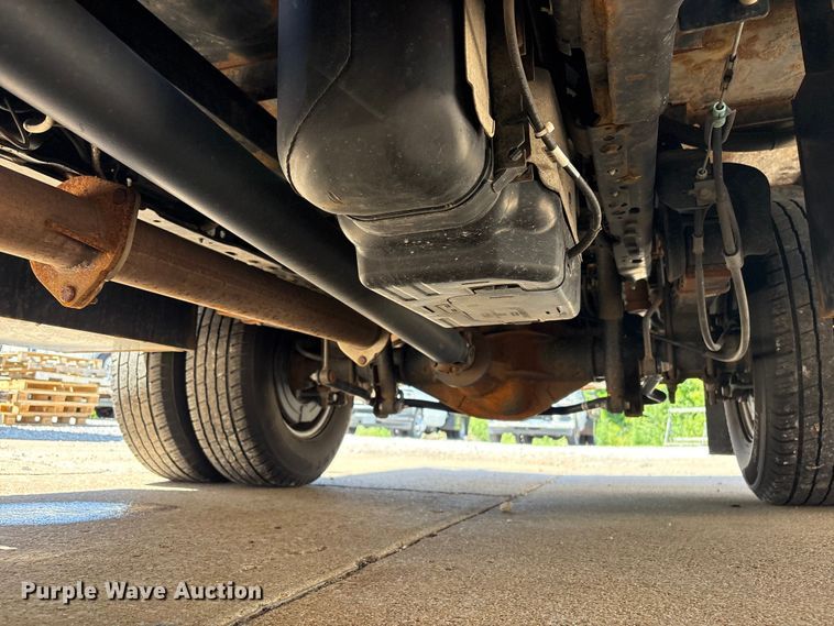 image for item FI0178 2019 Ford F350 Super Duty Crew Cab flatbed pickup truck
