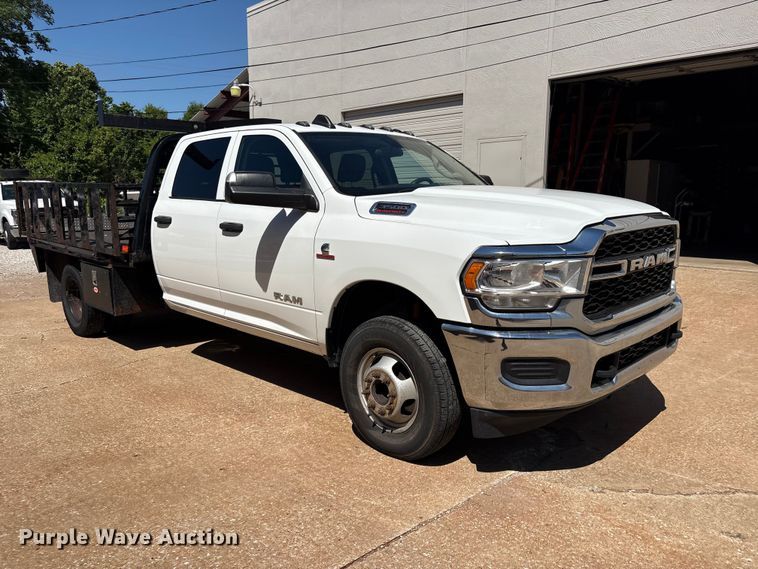 image for item FI0179 2019 RAM 3500 Crew Cab flatbed pickup truck
