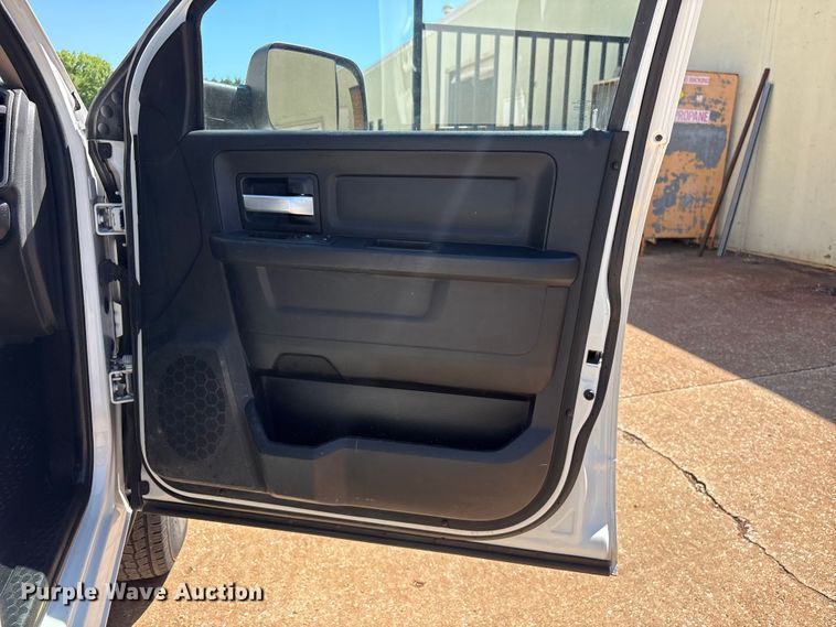 image for item FI0179 2019 RAM 3500 Crew Cab flatbed pickup truck