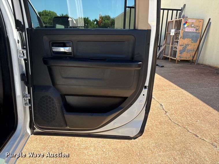 image for item FI0179 2019 RAM 3500 Crew Cab flatbed pickup truck