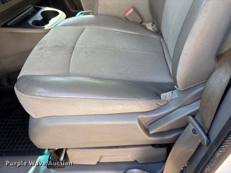 image for item FI0181 2019 Nissan NV2500 van