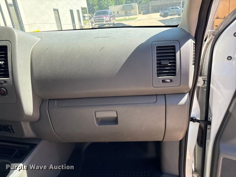 image for item FI0181 2019 Nissan NV2500 van