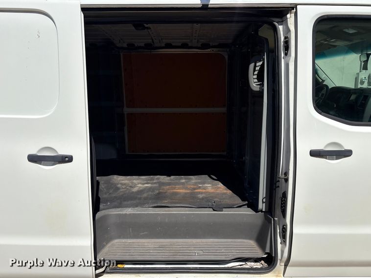 image for item FI0181 2019 Nissan NV2500 van