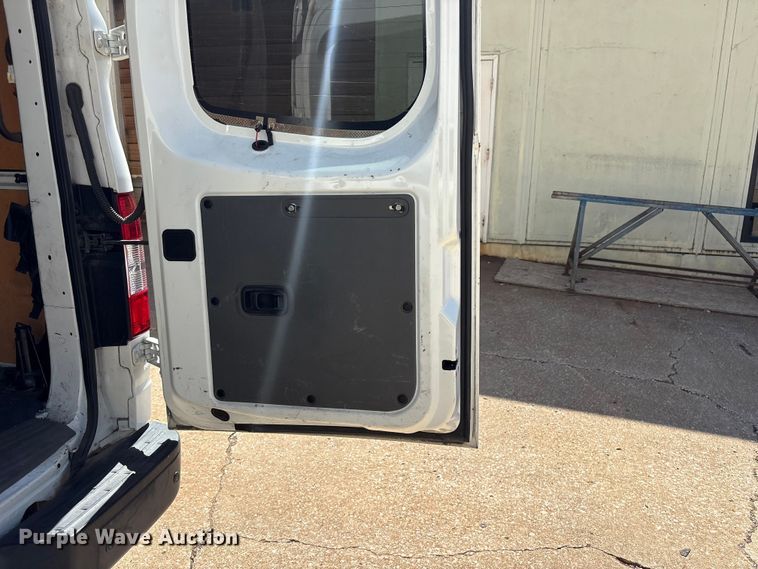 image for item FI0181 2019 Nissan NV2500 van