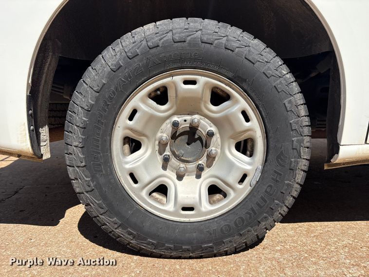 image for item FI0181 2019 Nissan NV2500 van