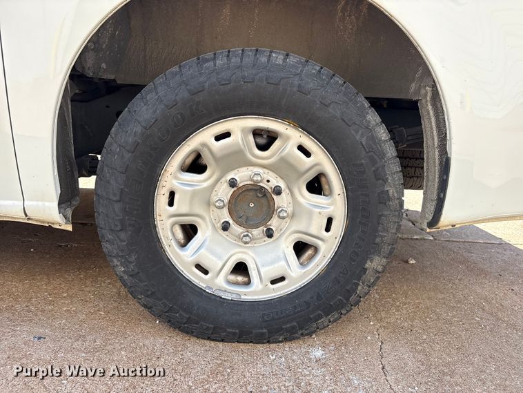 image for item FI0181 2019 Nissan NV2500 van