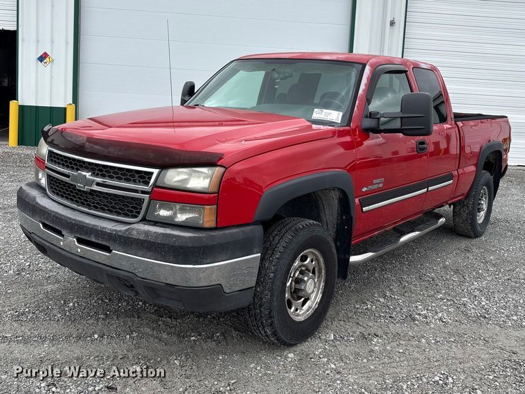 image for item FK1423 2007 Chevrolet Silverado 2500HD Ext. Cab pickup truck