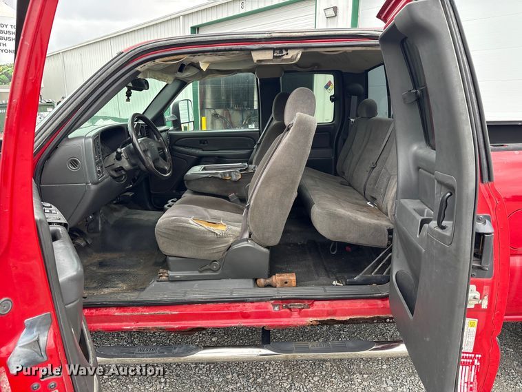 image for item FK1423 2007 Chevrolet Silverado 2500HD Ext. Cab pickup truck