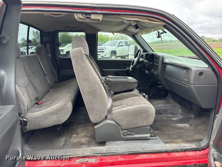 image for item FK1423 2007 Chevrolet Silverado 2500HD Ext. Cab pickup truck