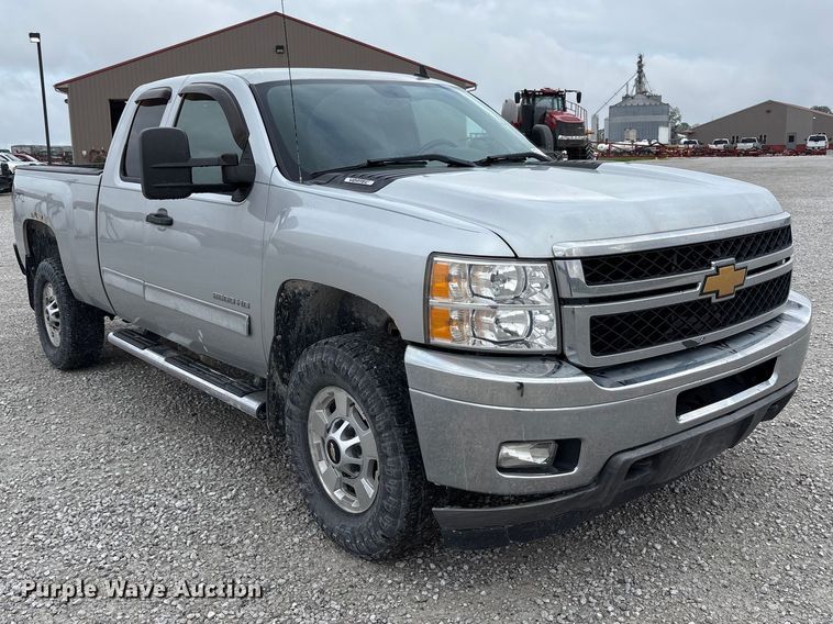 image for item FK1425 2013 Chevrolet Silverado 2500HD Ext. Cab pickup truck
