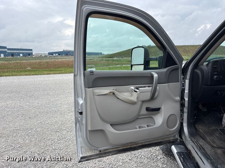 image for item FK1425 2013 Chevrolet Silverado 2500HD Ext. Cab pickup truck