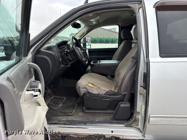 image for item FK1425 2013 Chevrolet Silverado 2500HD Ext. Cab pickup truck