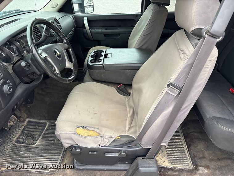 image for item FK1425 2013 Chevrolet Silverado 2500HD Ext. Cab pickup truck