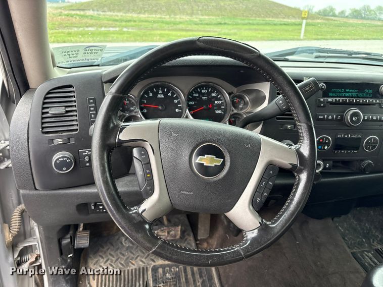 image for item FK1425 2013 Chevrolet Silverado 2500HD Ext. Cab pickup truck