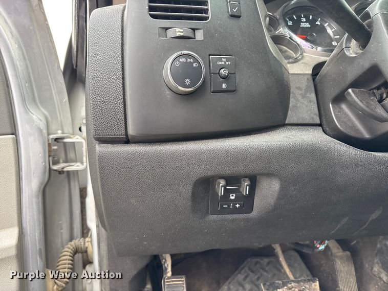image for item FK1425 2013 Chevrolet Silverado 2500HD Ext. Cab pickup truck
