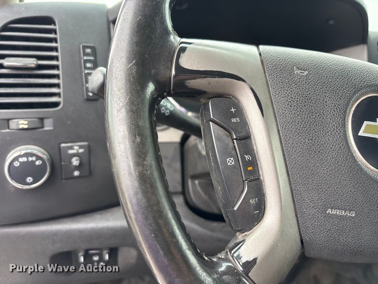 image for item FK1425 2013 Chevrolet Silverado 2500HD Ext. Cab pickup truck
