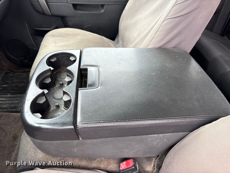 image for item FK1425 2013 Chevrolet Silverado 2500HD Ext. Cab pickup truck