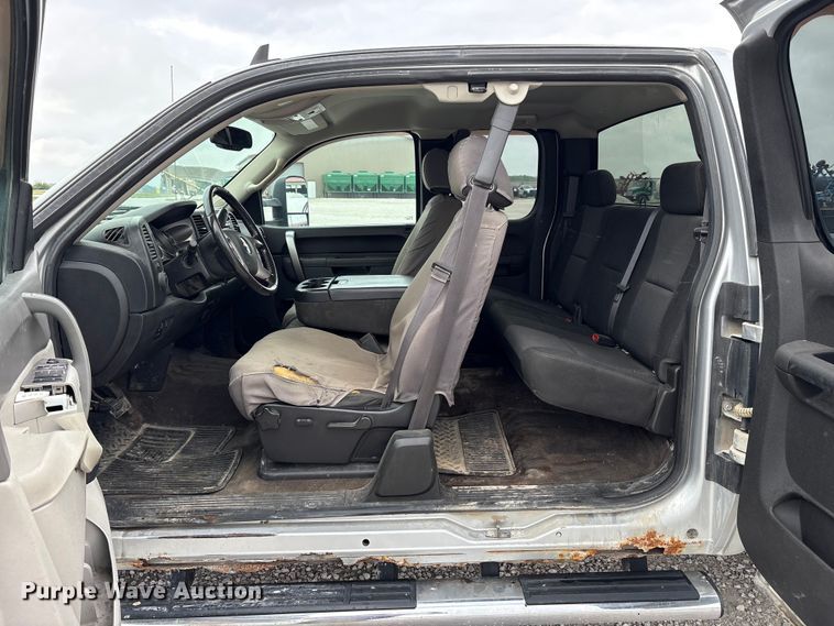 image for item FK1425 2013 Chevrolet Silverado 2500HD Ext. Cab pickup truck