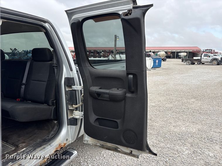 image for item FK1425 2013 Chevrolet Silverado 2500HD Ext. Cab pickup truck