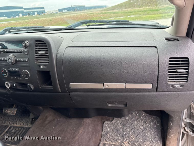 image for item FK1425 2013 Chevrolet Silverado 2500HD Ext. Cab pickup truck
