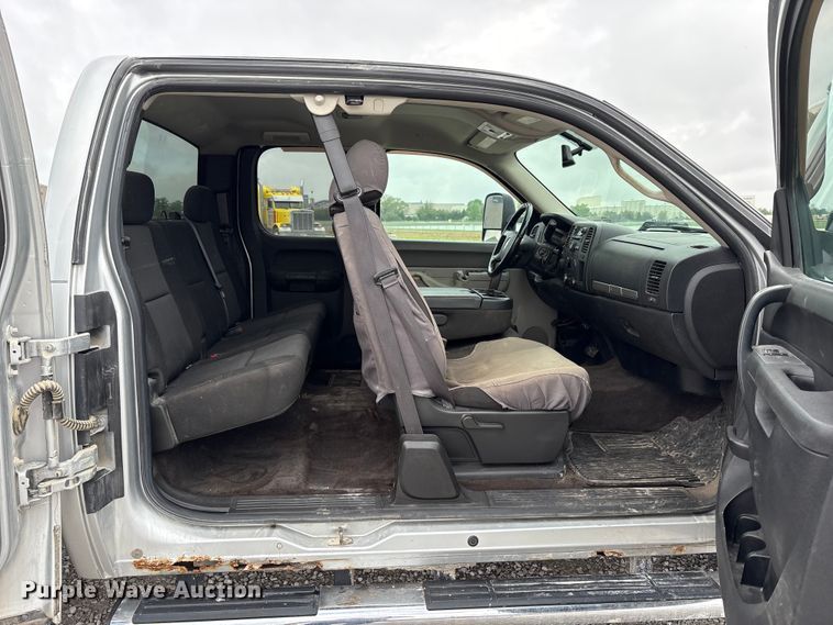 image for item FK1425 2013 Chevrolet Silverado 2500HD Ext. Cab pickup truck