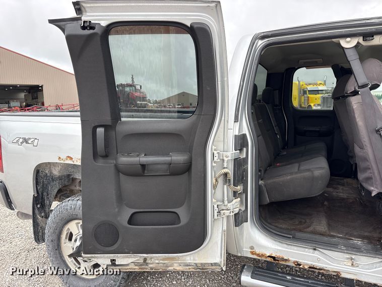 image for item FK1425 2013 Chevrolet Silverado 2500HD Ext. Cab pickup truck