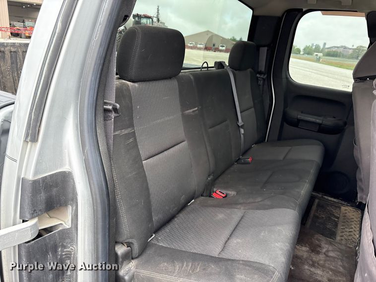image for item FK1425 2013 Chevrolet Silverado 2500HD Ext. Cab pickup truck
