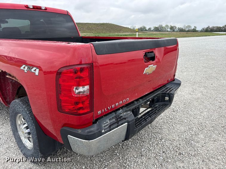 image for item FK1426 2009 Chevrolet Silverado 2500HD Crew Cab pickup truck