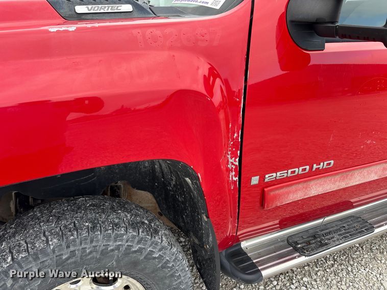 image for item FK1426 2009 Chevrolet Silverado 2500HD Crew Cab pickup truck