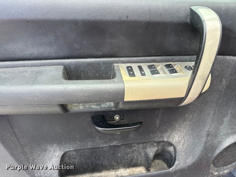 image for item FK1426 2009 Chevrolet Silverado 2500HD Crew Cab pickup truck