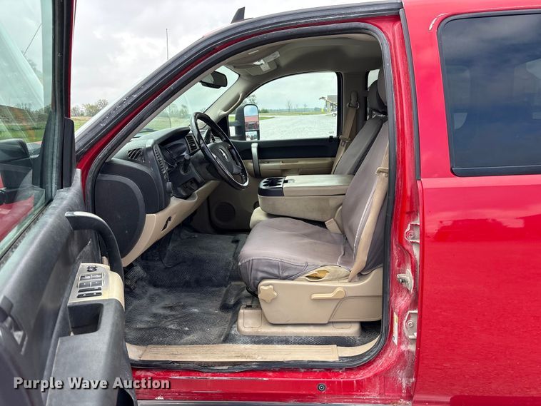 image for item FK1426 2009 Chevrolet Silverado 2500HD Crew Cab pickup truck