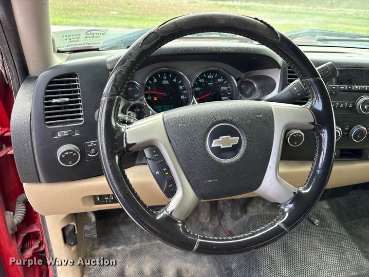 image for item FK1426 2009 Chevrolet Silverado 2500HD Crew Cab pickup truck