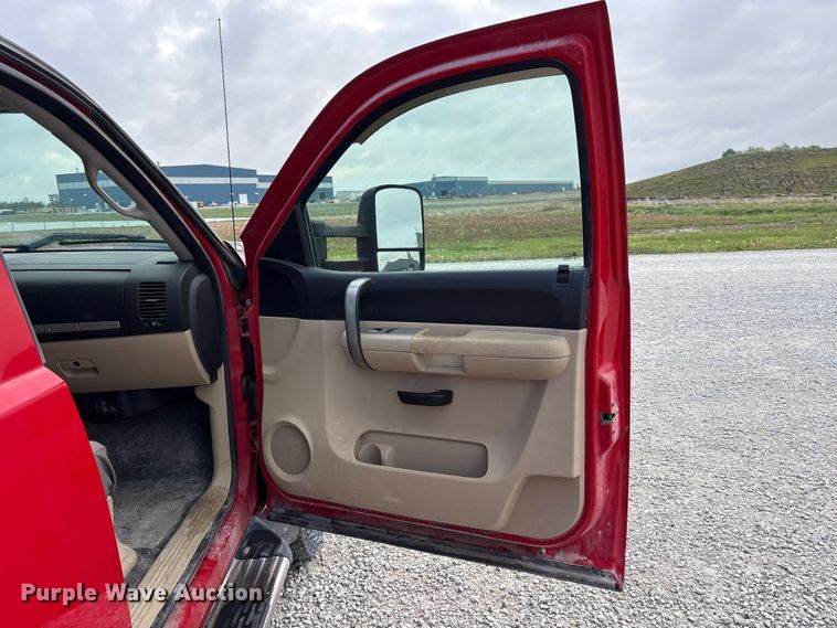 image for item FK1426 2009 Chevrolet Silverado 2500HD Crew Cab pickup truck