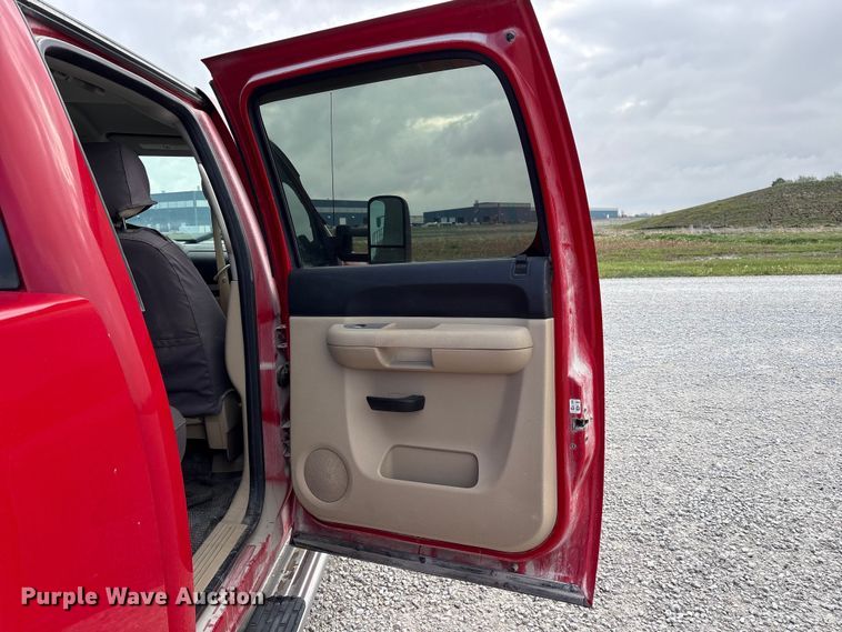 image for item FK1426 2009 Chevrolet Silverado 2500HD Crew Cab pickup truck