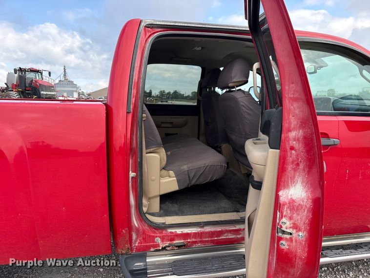image for item FK1426 2009 Chevrolet Silverado 2500HD Crew Cab pickup truck
