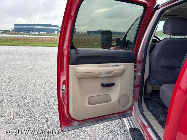 image for item FK1426 2009 Chevrolet Silverado 2500HD Crew Cab pickup truck