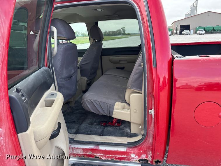 image for item FK1426 2009 Chevrolet Silverado 2500HD Crew Cab pickup truck