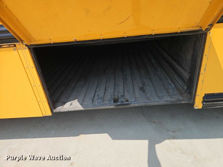 image for item FN5686 2010 Thomas Built HDX school bus