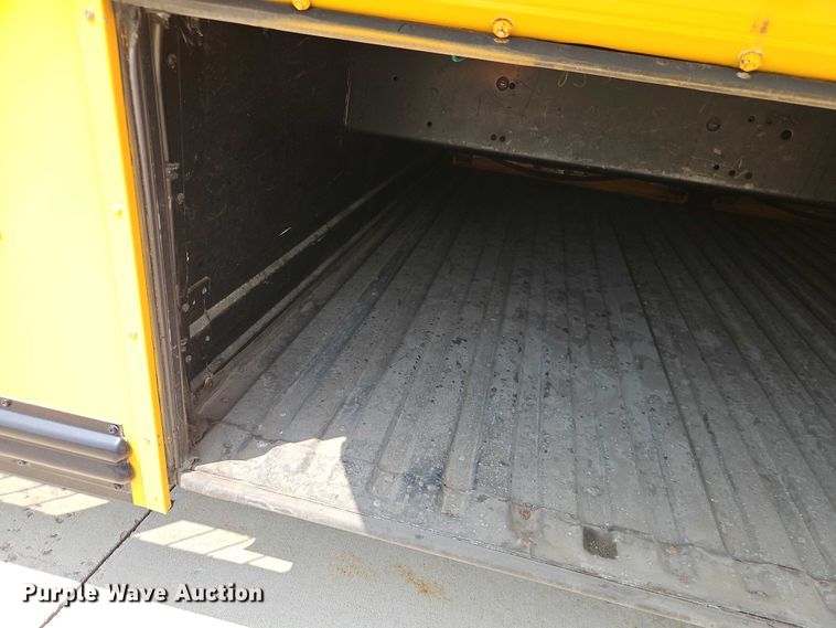 image for item FN5686 2010 Thomas Built HDX school bus