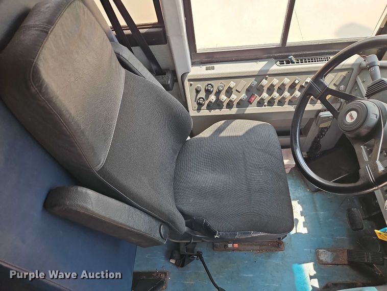 image for item FN5686 2010 Thomas Built HDX school bus