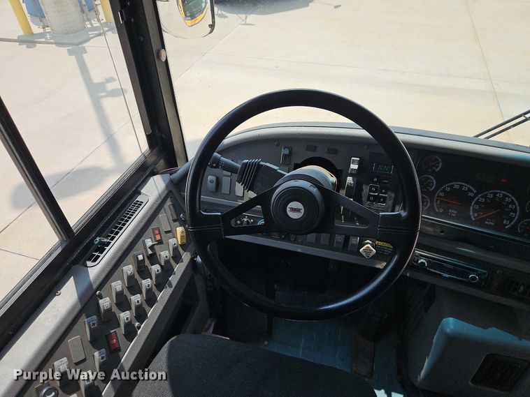 image for item FN5686 2010 Thomas Built HDX school bus