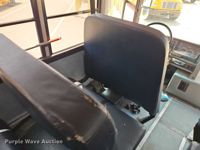 image for item FN5686 2010 Thomas Built HDX school bus