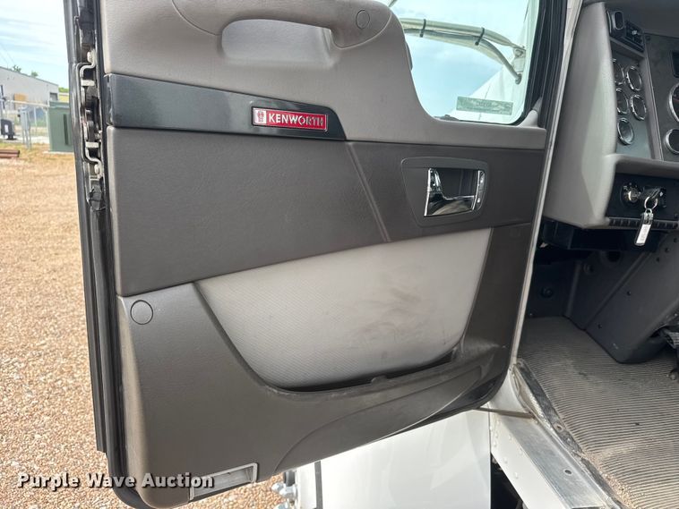 image for item MX9252 2021 Kenworth T270 box truck