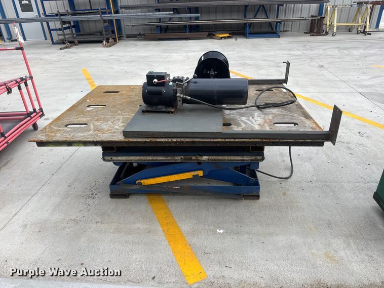 image for item MX9262 Hydraulic table