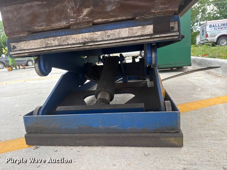 image for item MX9262 Hydraulic table