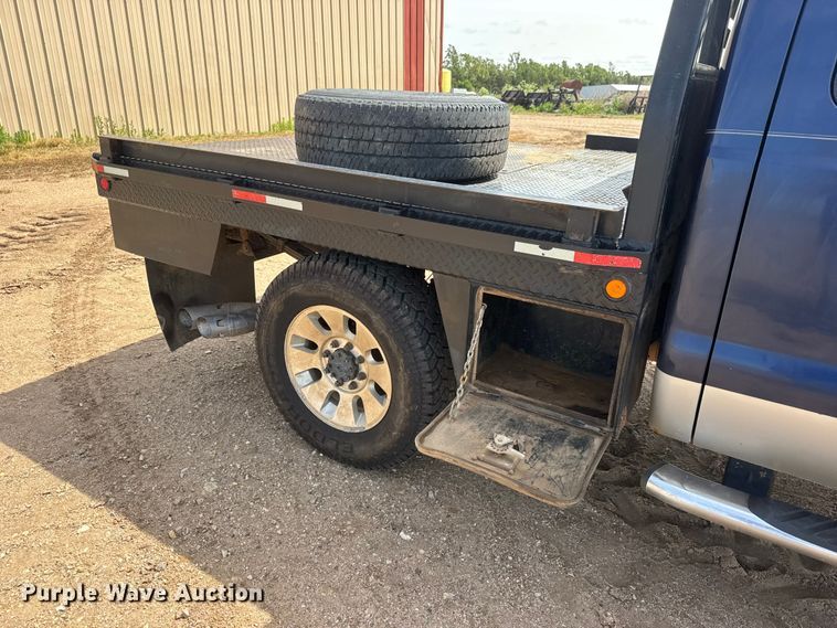 image for item NA9324 2010 Ford F250 Lariat Super Duty Ext. Cab flatbed pickup truck